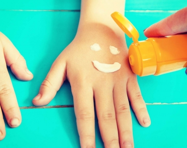 بهترین ضد آفتاب بی رنگ: راهنمای کامل برای انتخاب و استفاده